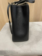 Ladda upp bild till gallerivisning, DKNY väska svart
