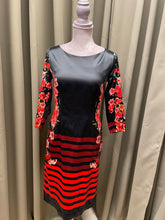 Ladda upp bild till gallerivisning, Camilla Thulin klänning röd storlek 36
