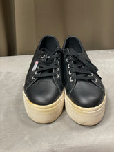 Ladda upp bild till gallerivisning, Superga svarta skor storlek 37
